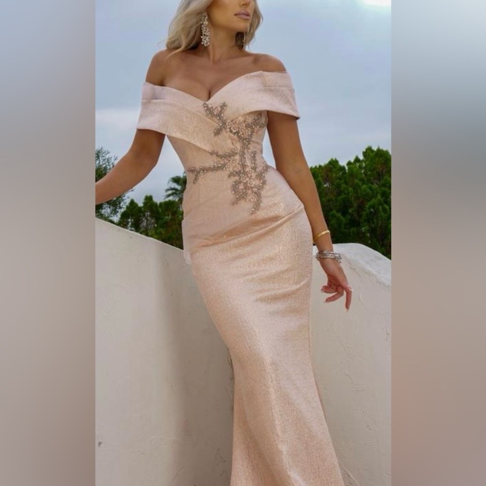 Terani Couture 241M2771 Size 8 gorgeous Off-Shoulder Rose Pink Gown